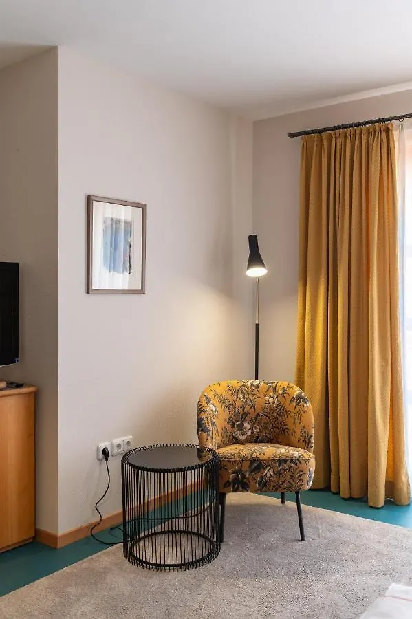 Hotel Am Torturm Фольках 3*,