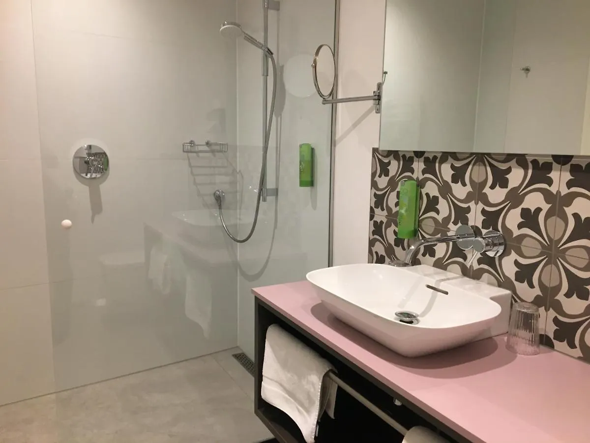 Hotel Am Torturm Фольках 3*,